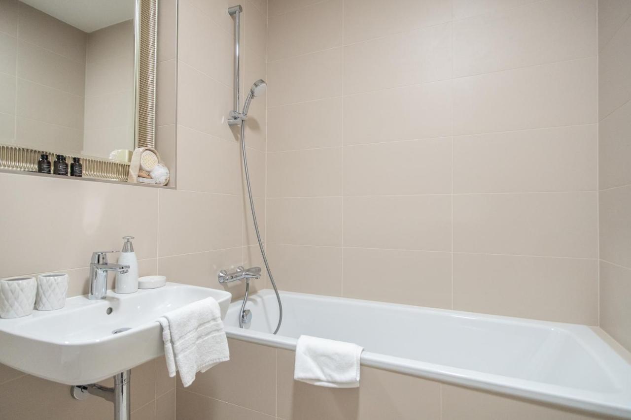 Apartment With Balcony براغ المظهر الخارجي الصورة